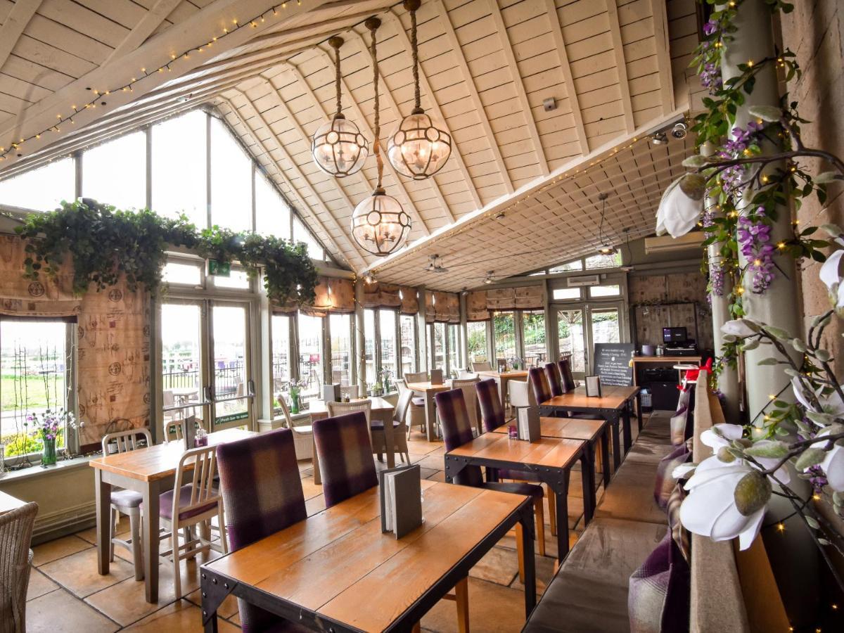 The Meadowpark Bar, Kitchen & Rooms スターリング エクステリア 写真